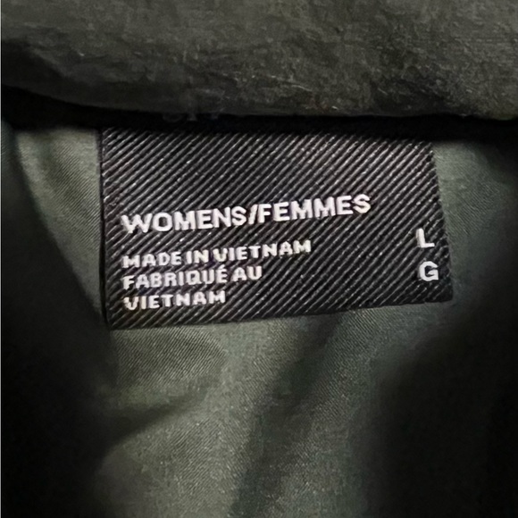 The North Face Women's Puffer Jacket - Olive Green - Picture 2 of 2